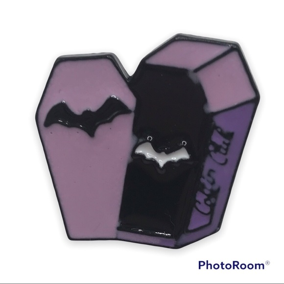 Coffin Club Bats n Coffin Enamel Flair pin gothic - Picture 5 of 5